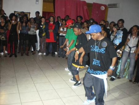 NOS 3 DANSEURS AVEC LEUR SHOW DE DANCE HALL